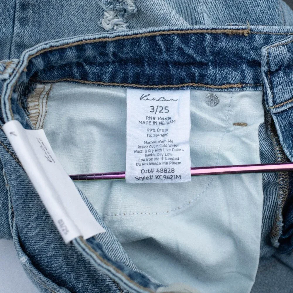 KanCan Jeans 3/25 Mid Rise True Straight Light‎ Wash Distressed Denim NWT